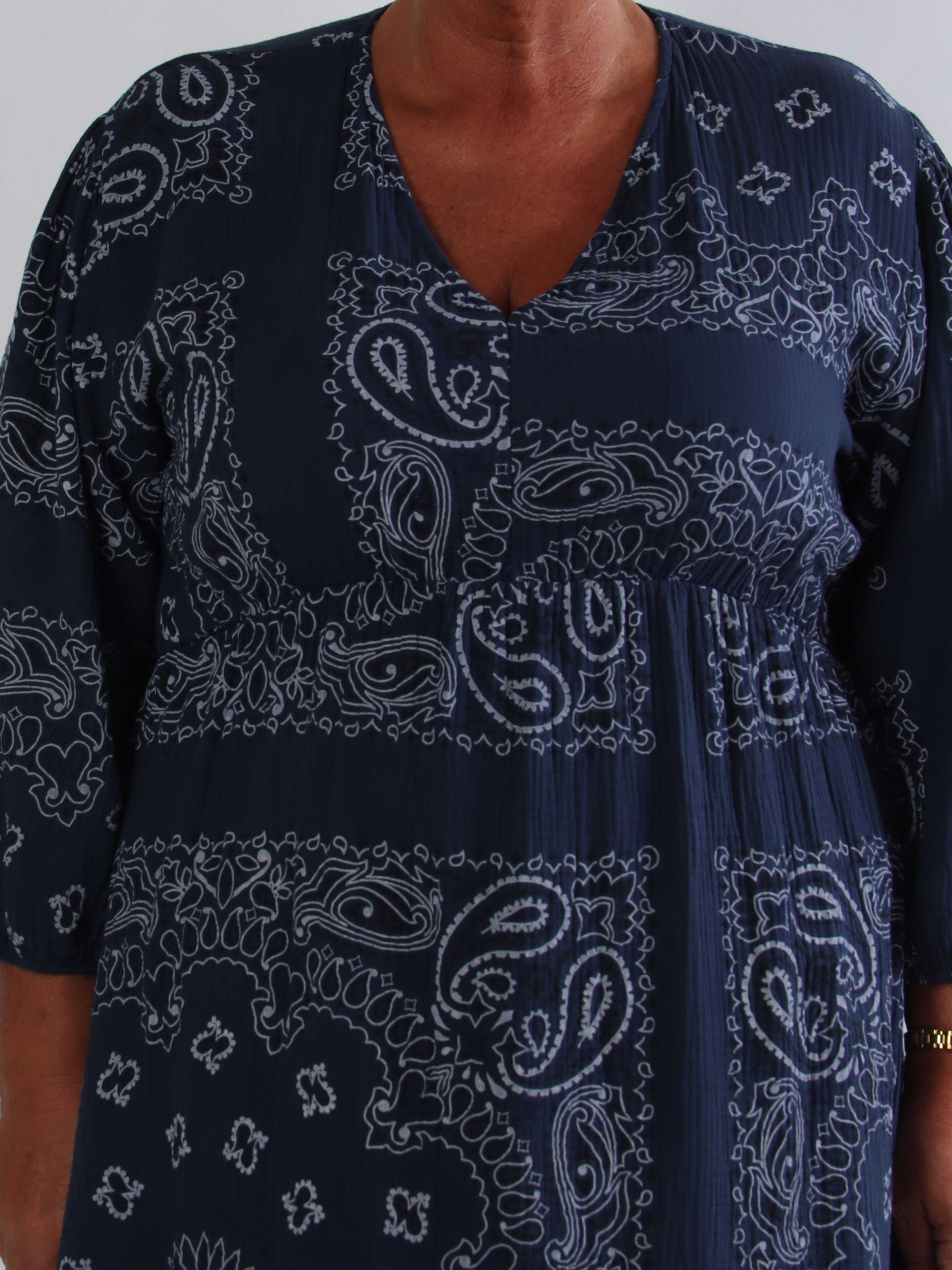 Jasmin Paisley - Plus size kjole i blød bomulds musselinstof med paisley mønster